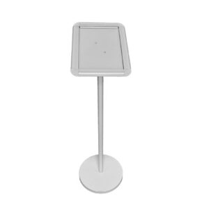 Stojak informacyjny z tablicą ustawioną pod kątem