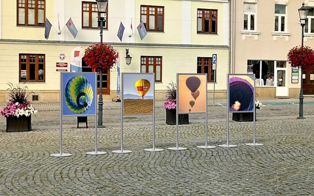 Wystawy plenerowe – jakie ścianki wystawiennicze plenerowe polecamy